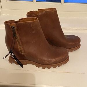 NEW Sorel Brown Leather Ankle Boots, Wedge Size 7.5 Waterproof!
